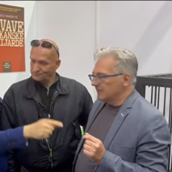 Potpuni haos u Sarajevu – Margetić nakon promocije napao obaveštajca BiH: "Makni se od moga štanda..." VIDEO