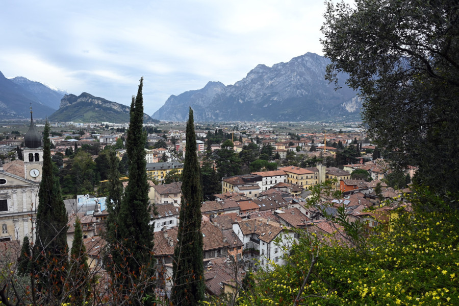 Grad skriven između jezera i planina: Ovo je mirnija alternativa popularnim destinacijama u Italiji FOTO