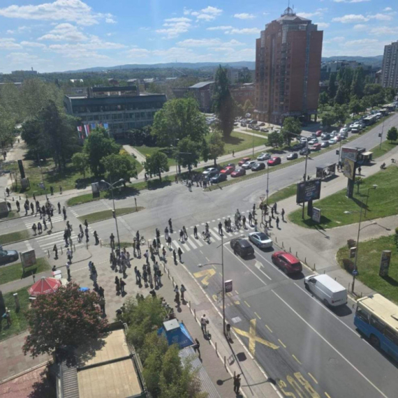Nastavlja se blokadersko maltretiranje građana; U Novom Sadu se sami hvale "koliko ih je mnogo" VIDEO