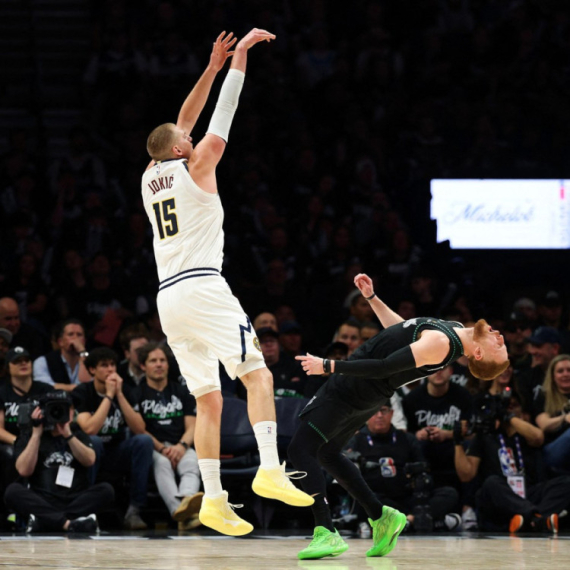 Jokić nemoćan – katastrofa Denvera VIDEO