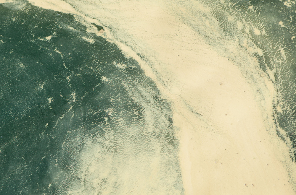 Panika na plaži u Hrvatskoj: More promenilo boju preko noći