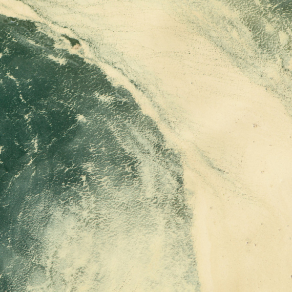 Panika na plaži u Hrvatskoj: More promenilo boju preko noći