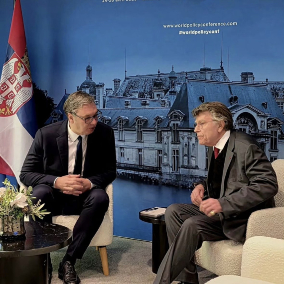 Vučić sa Monbrijalom u Šantiliju; Nakon sastanka sledi Međunarodna konferencija o globalnoj politici FOTO