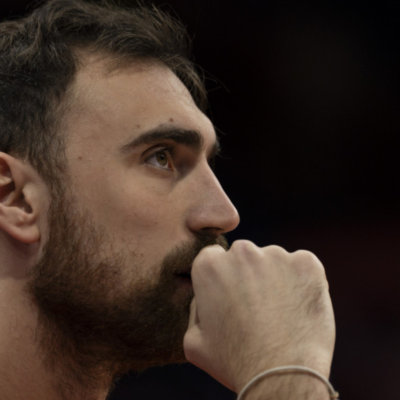 Košarkaška knjiga sa tri srpska slova