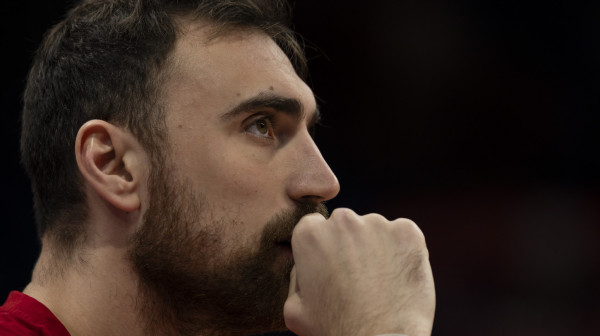 Košarkaška knjiga sa tri srpska slova