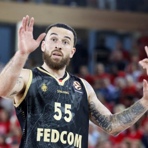 Džejms ispunio obećanje Nemanji Nedoviću VIDEO