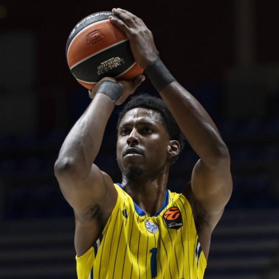 Makabi blindirao centra i ugasio Partizanove nade