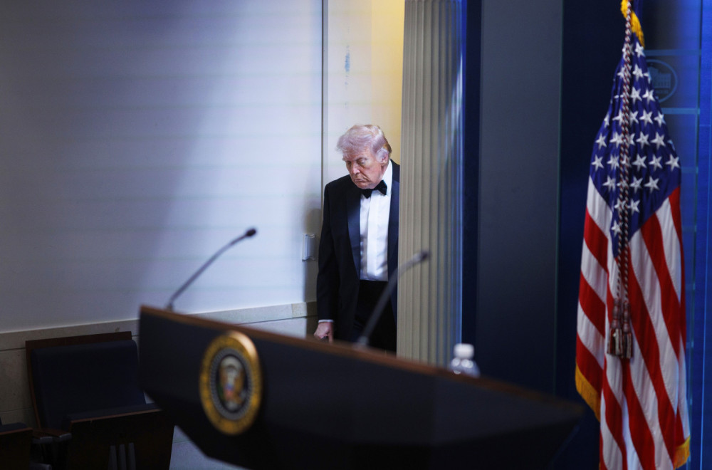 Panika u SAD nakon pucnjave na Trampovoj večeri; Objavljen snimak hapšenja napadača FOTO/VIDEO