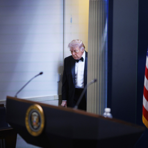 Panika u SAD nakon pucnjave na Trampovoj večeri; Objavljen snimak hapšenja napadača FOTO/VIDEO