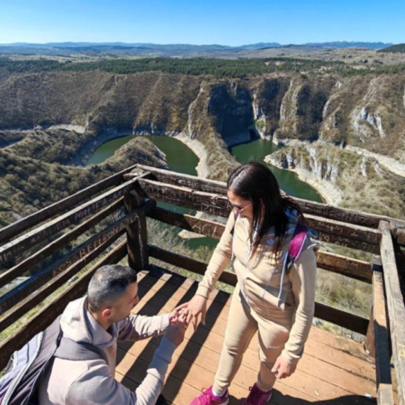 Neočekivana prosidba na vidikovcu: "Želeo sam da je zaprosim ovde, jer je to najlepše mesto u Srbiji"