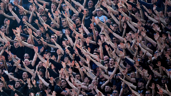 Dinamo prvak Hrvatske – sramno skandiranje na meču Hajduka i Rijeke, Srbi i Partizan u prvom planu