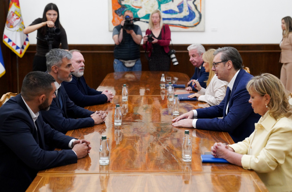 Završene konsultacije Vučića sa predstavnicima Srpskog pokreta obnove; Sledi sastanak sa predstavnicima SRS