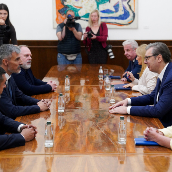 U toku konsultacije Vučića sa predstavnicima Srpskog pokreta obnove; Sledi sastanak i sa predstavnicima SRS