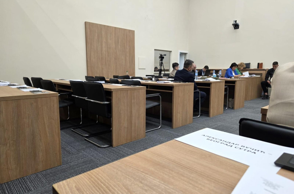 SNS: "Opozicija u Beogradu ponovo izabrala ulicu umesto skupštinske rasprave" FOTO