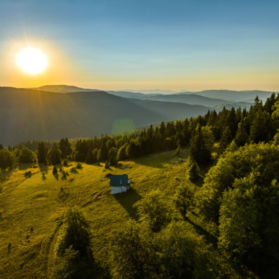 Prvi maj u srpskim selima: Nestvarne destinacije za izlet na kojima vreme sporije teče FOTO