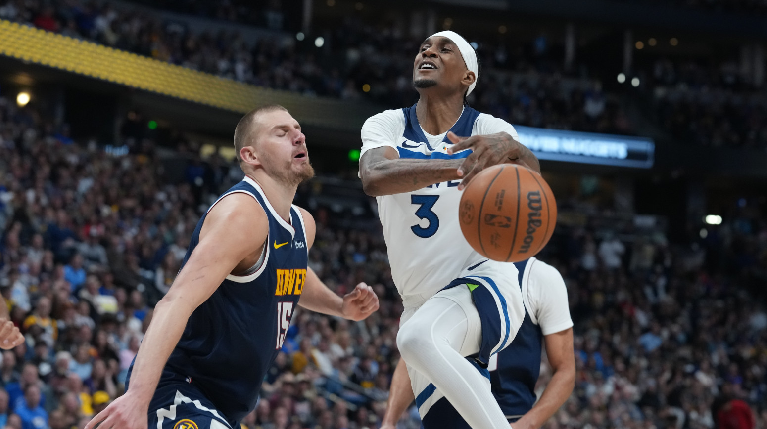 Pobesneli Jokić se opet zaleteo na Mekdenijelsa VIDEO