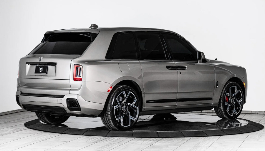 Spolja običan, ali čuva od metaka i eksplozija: Ovaj Rolls-Royce ima ozbiljnu zaštitu FOTO