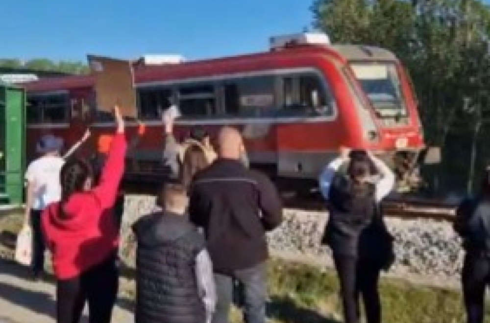 Blokaderi više ni sami ne znaju šta izvode; Građani u neverici: Ovo je da se čovek samo smeje idiotima VIDEO