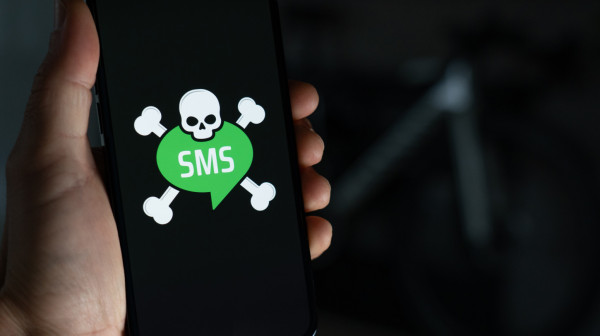Šta je "SMS blasting"? Nova vrsta prevare stigla u Srbiju, meta su svi korisnici telefona
