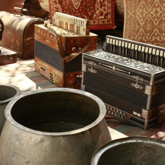 Od nakita i knjiga do starih odlikovanja: Rekordan Sajam kolekcionara u Subotici