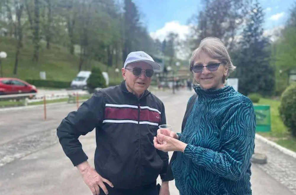 Prešli 2.000 kilometara kako bi došli u srpsku banju: Bračni par iz Francuske oduševljen Gornjom Trepčom FOTO