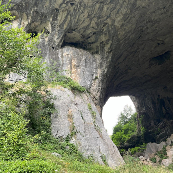 Ovo je idealno mesto za prvomajski piknik: Jedinstveni kameni most skriven u srcu zlatiborskog sela FOTO