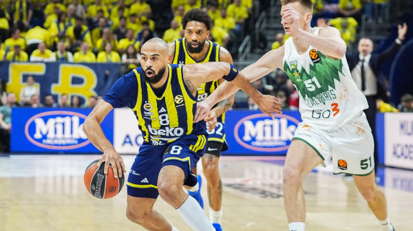 Spektakl u Istanbulu: Fener se ne šali – blistao bivši igrač Partizana