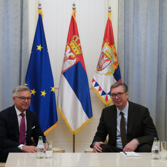 Vučić se sastao sa evropskim komesarom za unutrašnje poslove i migracije