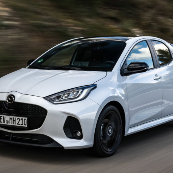 Mazda2 Hybrid 2026: Više opreme, novi sistemi bezbednosti i poboljšan dizajn FOTO