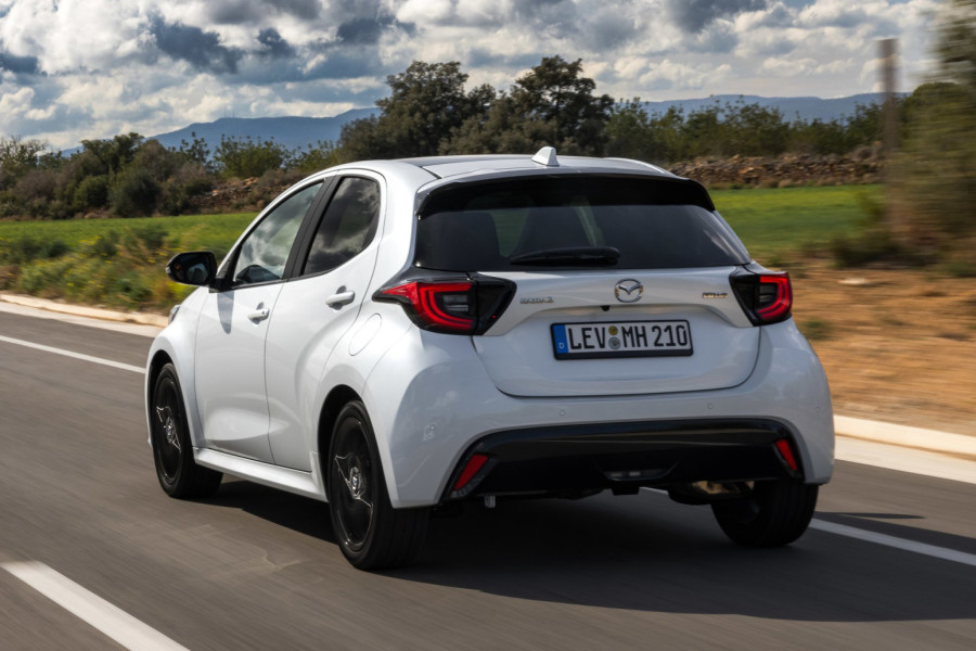 Mazda2 Hybrid 2026: Više opreme, novi sistemi bezbednosti i poboljšan dizajn FOTO