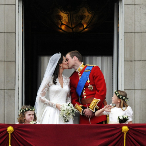 Kejt Midlton i princ Vilijam slave 15. godišnjicu braka: Zajedničkom fotkom usijali mreže FOTO