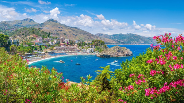 Taormina: Skriveni dragulj Sicilije koji oduzima dah svakom posetiocu VIDEO