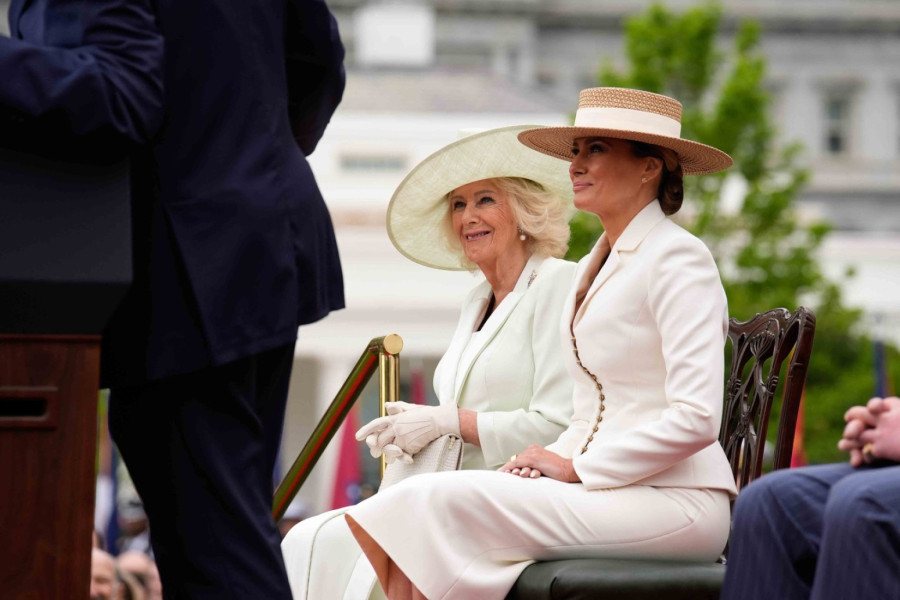 Neobičan trenutak između Kamile i Melanije obišao svet: Čitač sa usana sve otkrio FOTO