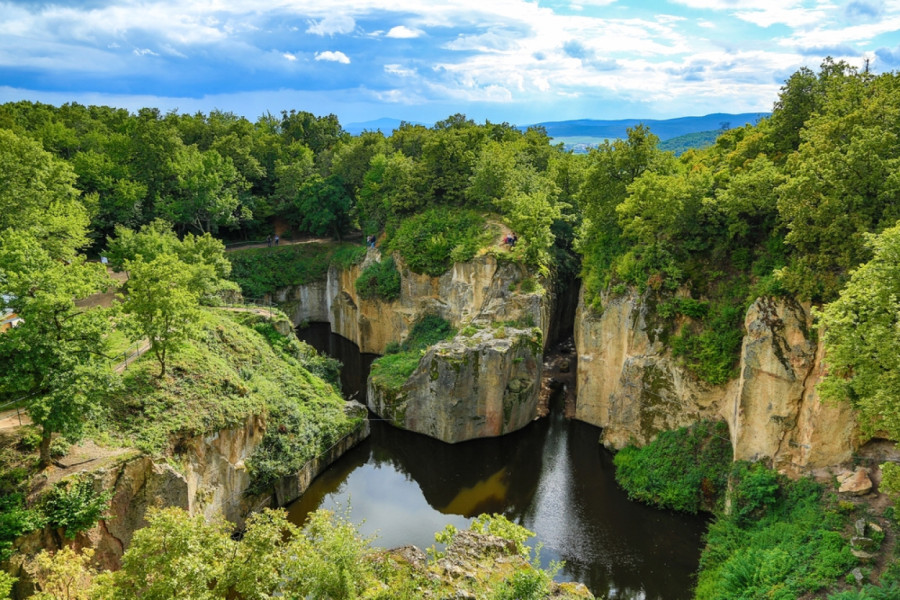 Skriveno morsko oko u Mađarskoj: Napušteni kamenolom postao raj za turiste VIDEO
