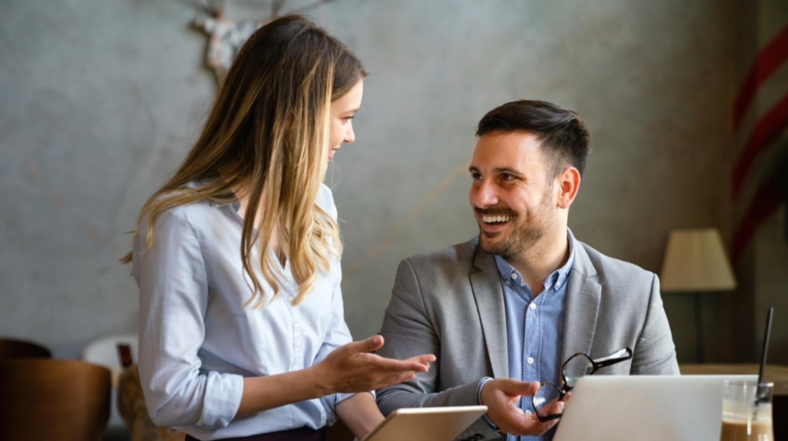 Zaljubljeni ste u kolegu s posla? Evo i kako da se nosite sa tim osećanjima