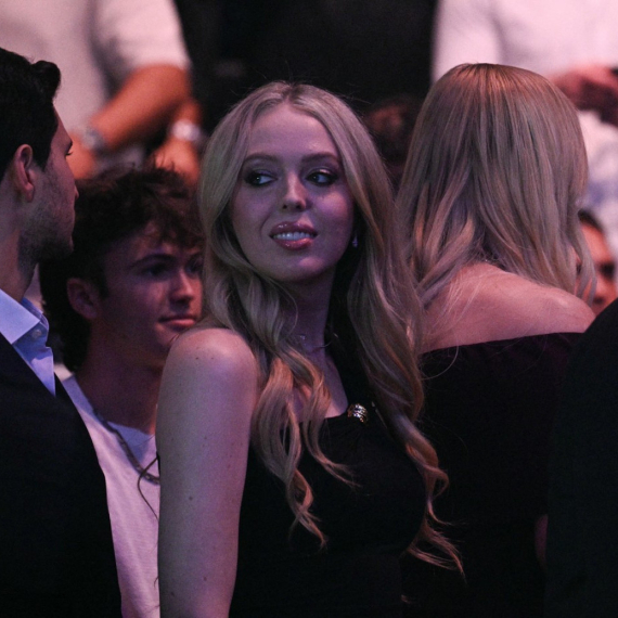 Tifani Tramp ne mari za pravila: Seksi haljina ukrala šou, da li je smela ovako? FOTO/ANKETA