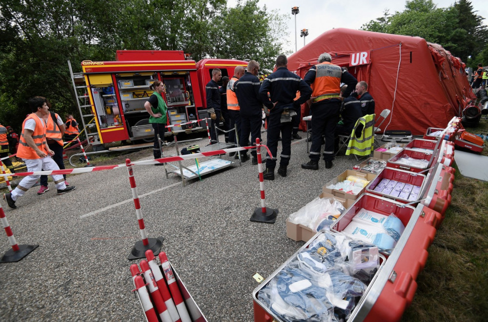 Užas u Francuskoj; Autobus se survao u reku FOTO/VIDEO