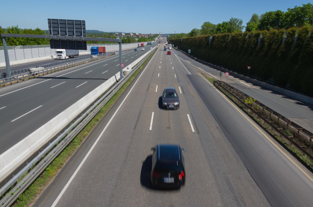 Šta da radite ako vam ide vozilo iz kontrasmera na auto-putu