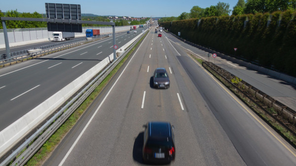 Šta da radite ako vam ide vozilo iz kontrasmera na auto-putu