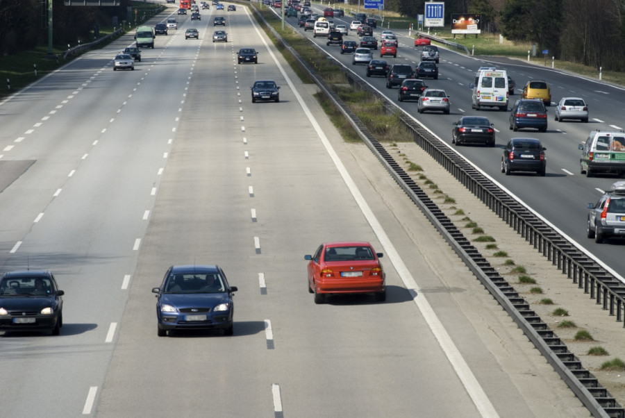 Šta da radite ako vam ide vozilo iz kontrasmera na auto-putu