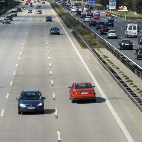 Jezivo upozorenje na auto-putu "Miloš Veliki"; "Vozilo u suprotinom smeru, zaustavite se..." VIDEO