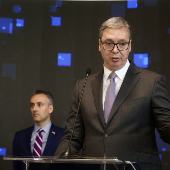 Vučić: "Ima ljudi koji se raduju neuspehu svoje zemlje"; "Za mene veće svetinje od Srbije nema"