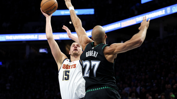 Jokić opet u centru haosa – Denver pred eliminacijom! VIDEO