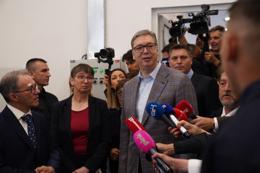 Vučić u Pančevu: Dočekalo ga više od 3.000 ljudi; Uskoro se spremite. Srbija pobeđuje FOTO/VIDEO