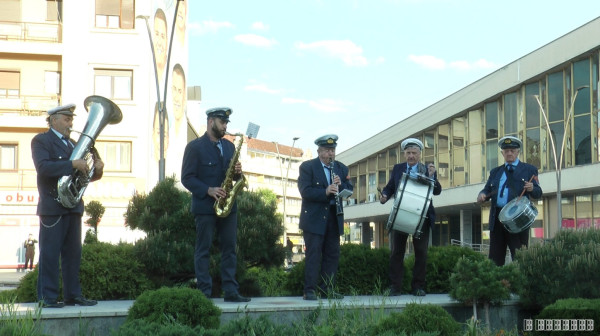 Najlepše buđenje ovog jutra imali su Čačani: Prvomajska budilica tradicionalno odjeknula za 1. maj  FOTO/VIDEO