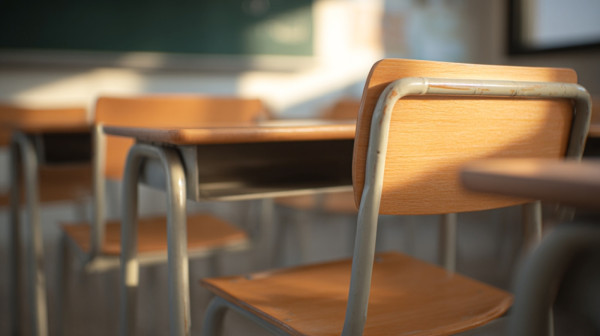 Počela isplata 20.000 dinara za sve osnovce u Nišu, a za neke prvake i dodatnih 12.000 dinara