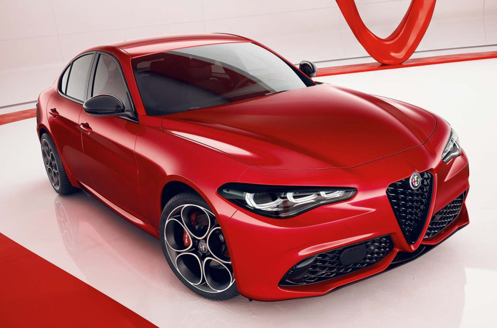 Osveženi za 2027: Alfa Romeo ni posle čitave decenije ne odustaje od svoja dva modela FOTO