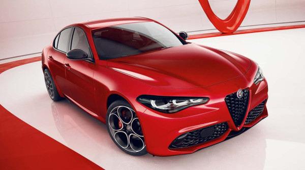 Osveženi za 2027: Alfa Romeo ni posle čitave decenije ne odustaje od svoja dva modela FOTO