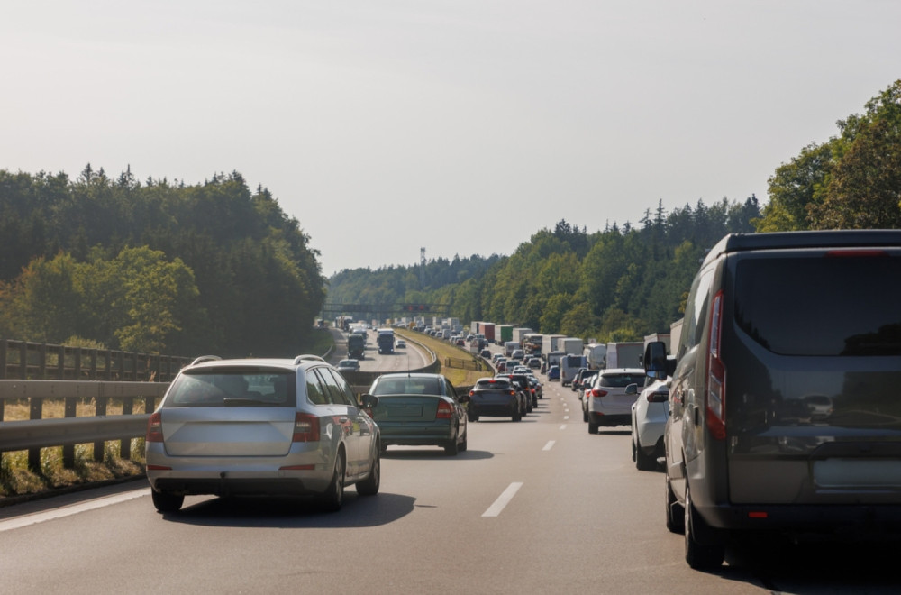 Kolaps na putevima širom Srbije; Kilometarske kolone posle praznika VIDEO