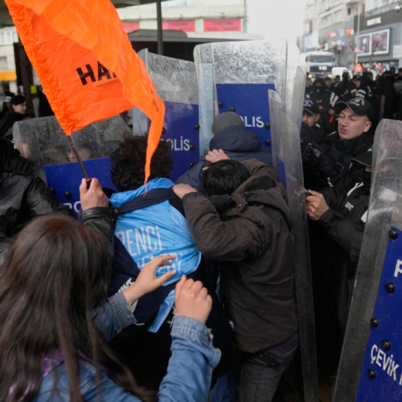 Haos u Istanbulu: Brutalne scene sa protesta obišle svet - privedeno 550 ljudi FOTO/VIDEO